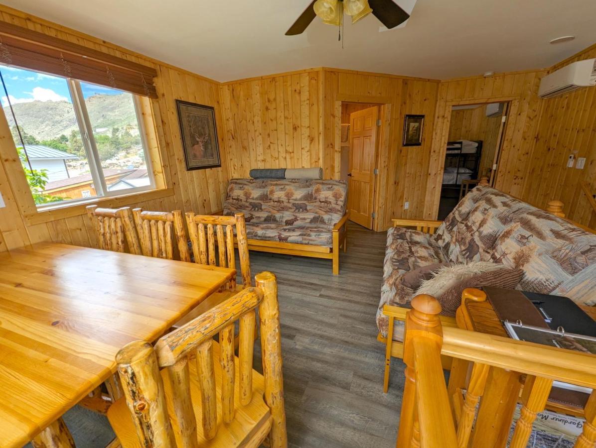 Yellowstone'S Treasure Cabins Gardiner Exterior foto